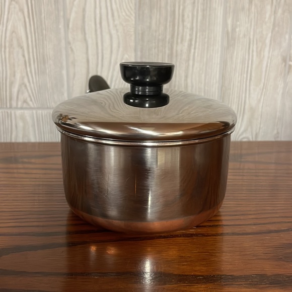 Revere Ware Vintage 1 Quart Sauce Pan with Lid - Picture 4 of 9